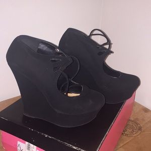 Charlotte Russe black wedges